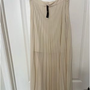 Bebe pleated long Skirt